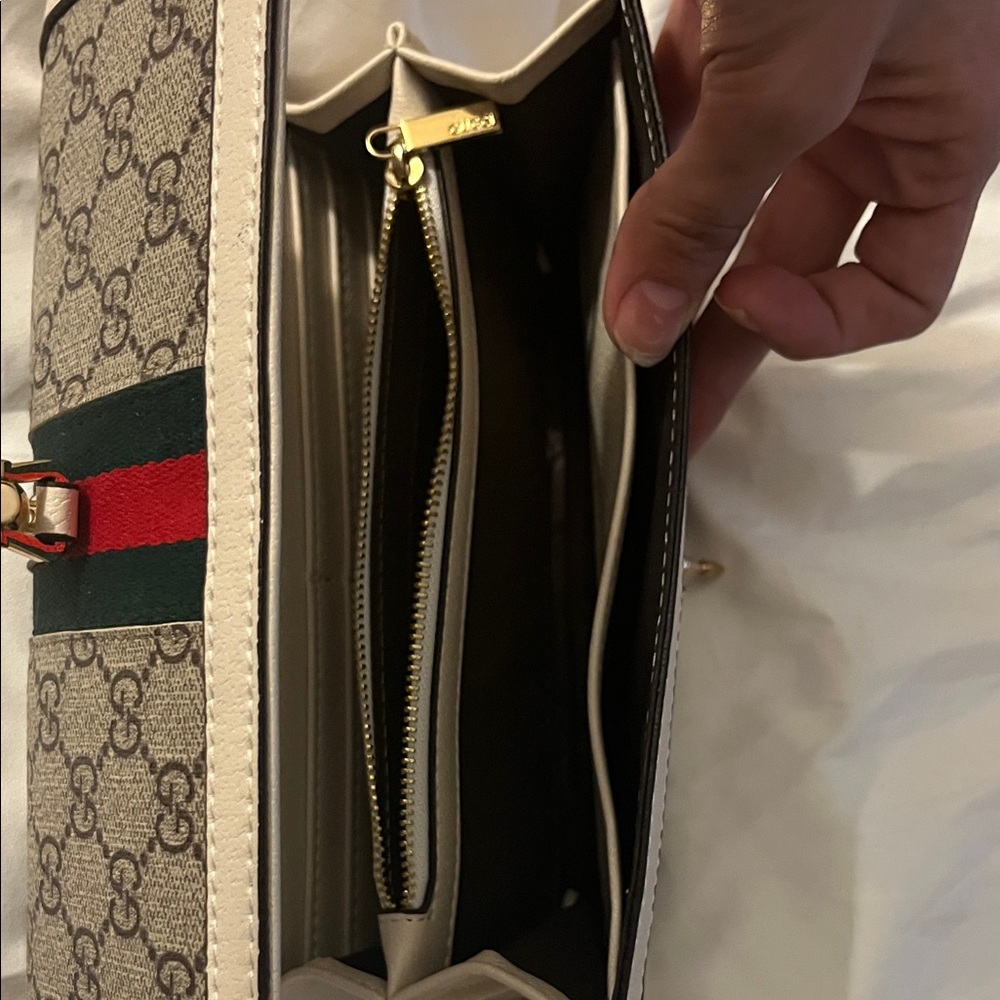 Gucci Beige GG Supreme Crossbody with Green-Red Web and Gold Chain Brand New. - Picture 15 of 16